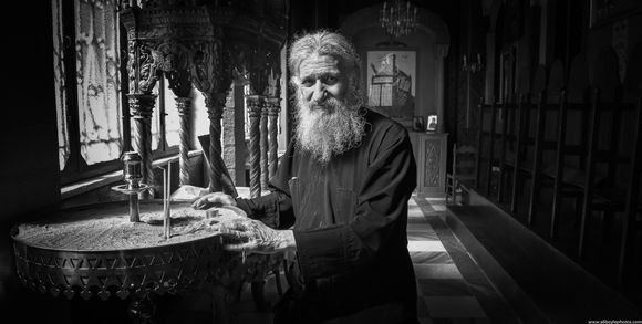 ....Light a candle for me, Konstantinos....a remarkable man.....the monks of Syros.... ;)