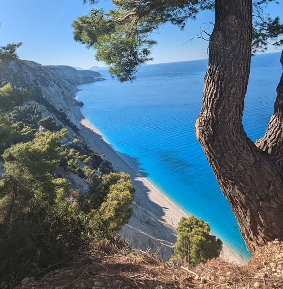 „Lefkada: unde plaje fermecătoare, aventuri marine și natură fermecătoare”