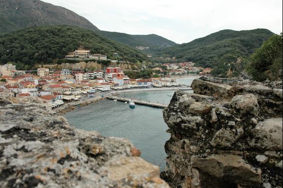 Overview til the town of Parga