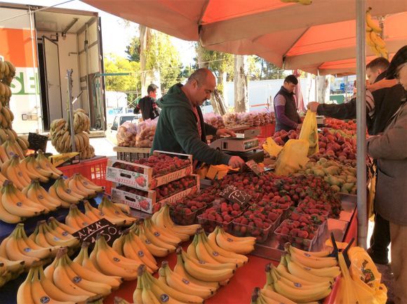 Weekly food market