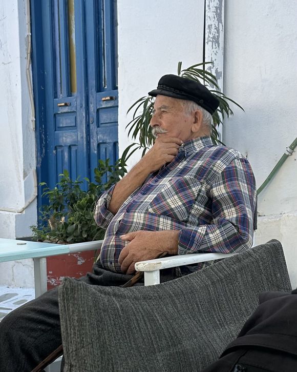 Cofee break in Chora, and we met this typical greek man.