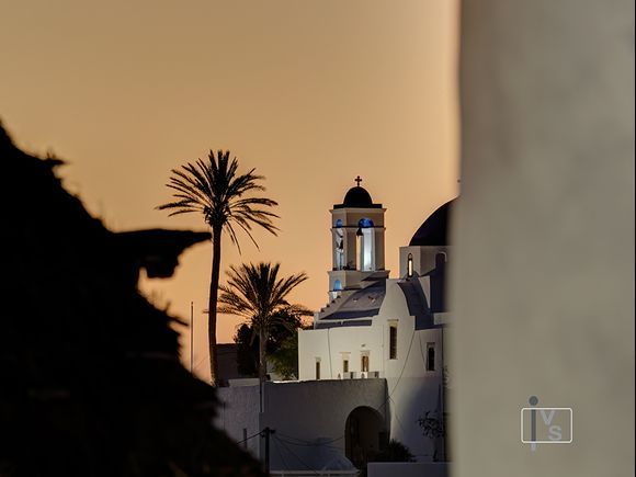 I created a couple of sample 360 interactive scenes from a few of my favorite destinations in Greece. Enjoy! 

https://www.insight-photography.net/vt/sarakiniko/index.html 
https://www.insight-photography.net/vt/santorini/index.html
https://www.insight-photography.net/vt/ios/index.html


