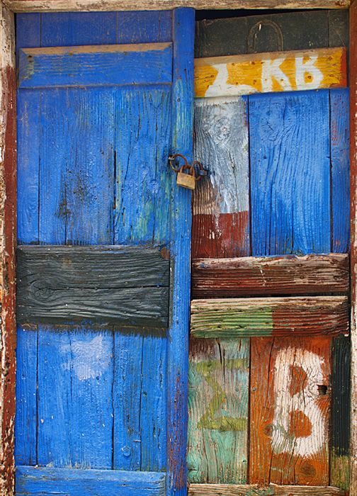 Colourful door, Chora