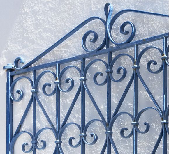 Blue gate in Lefkes