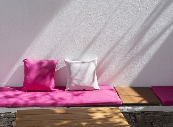 Pink and white cushions at Aegeo Hotel