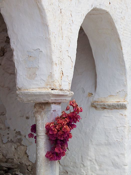Flowers and arch at Agios Konstantinos church - Parkia