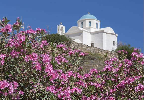 Church near Moni Taxiarchon, between Parikia and Naoussa.