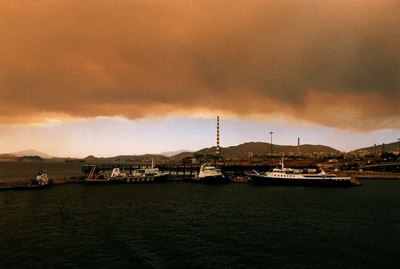 Forest fire cloud over the harbour. Piraeus, 2007