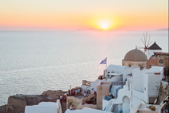THE classic sunset spot in Oia!