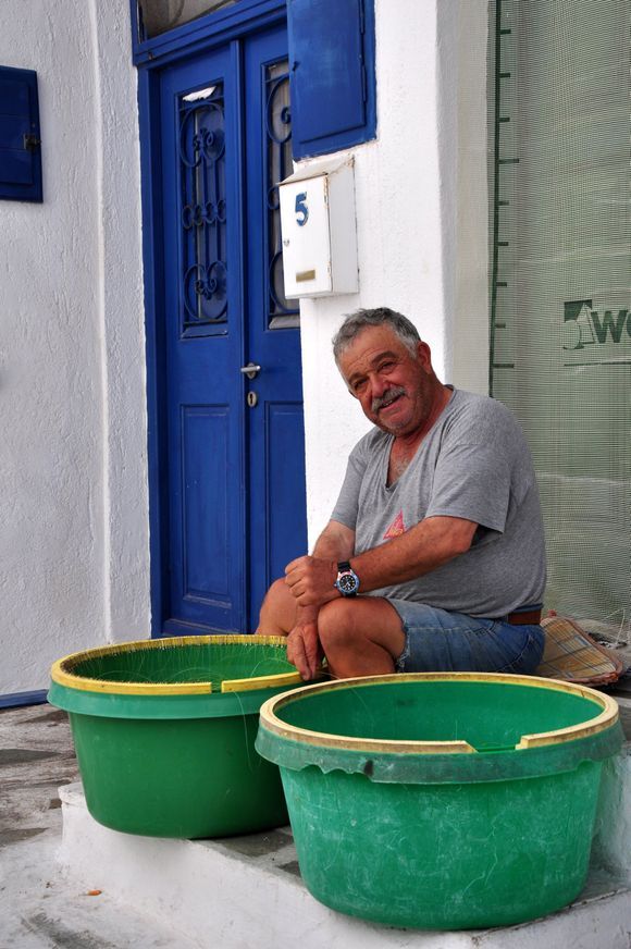 Just an ordinary fisherman's working day on Mykonos...