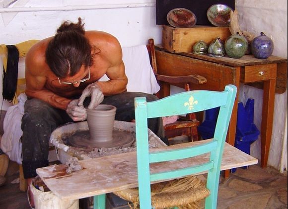 pottery in Manolates
