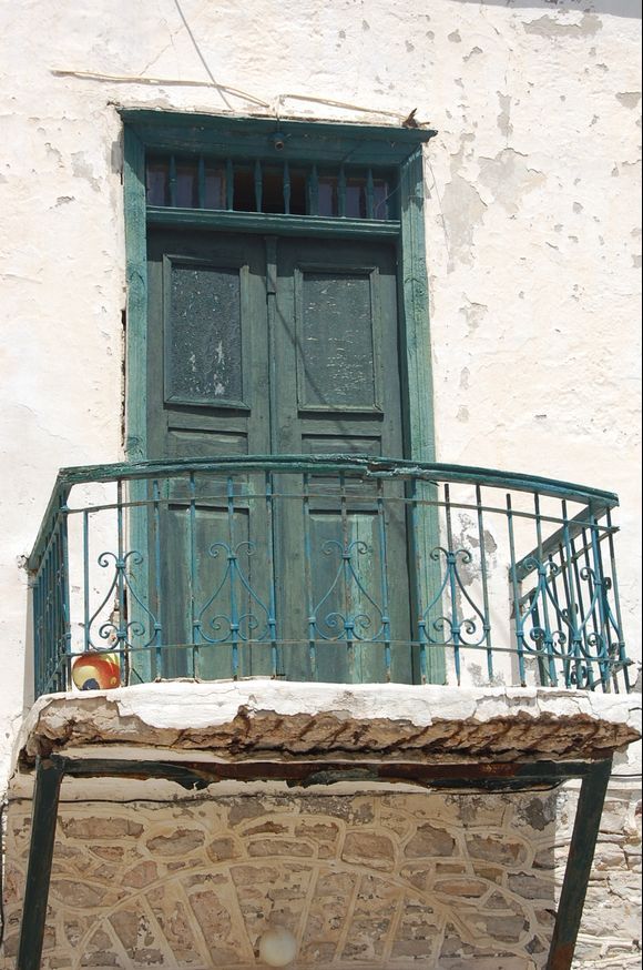 Love Halki and it's old doors 

April 19, 2008