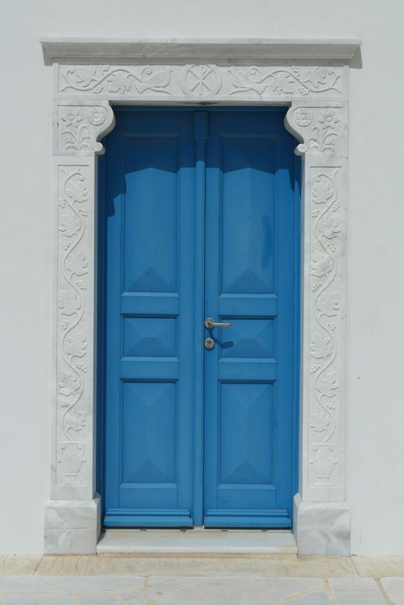 A beautiful door of a private little church somewhere on Mykonos

May 16, 2018 