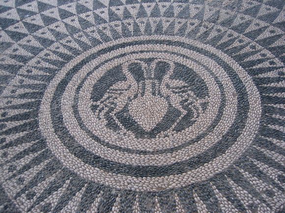 At Kallithea baths you can admire the most beautiful pebble mosaics on the floor.
Most of my photo's of Rodos got lost, but now  and then I find one. 😍

November 8, 2006