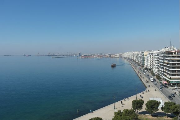 Thessaloniki Waterfront as seen from the White Tower
Not a wrinkle in the water that day... 💙

March 4, 2019