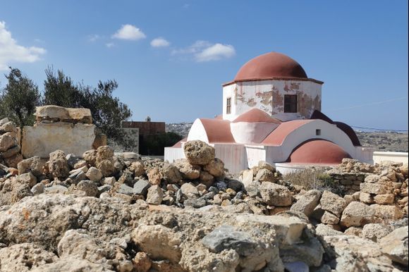 The village of Panagia at Kasos Island is a bit mysterious, very quiet and a lot of ruins between the new. Next to the famous 6 Churches is this church. 

 October 6, 2021 