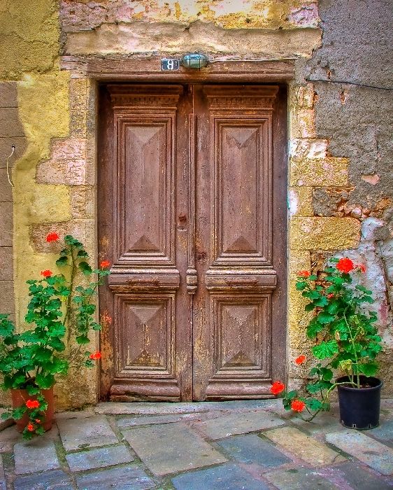 I enjoyed wondering through the back alleyways of central Chania, the oldest part of the venetian town. This doorway, possibly centuries old, looks like it\'s seen a lot of history pass by.