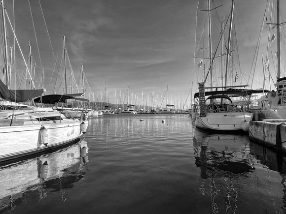 Late autumn feeling - almost no people, just the boats left in the harbour … I enjoy the quiet mood.