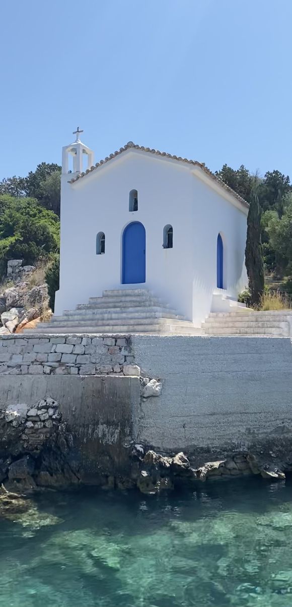 Church on approach to the harbour 