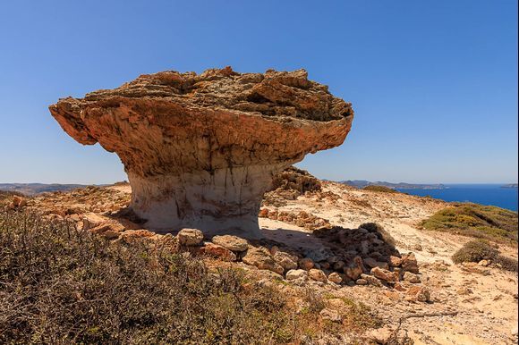 Skiadi:  Ein Naturdenkmal, das inmitten einer kargen Hochebene mit hervorragender Aussicht liegt.