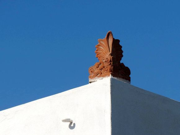 Anthemion akrokeramo or a flower on the edge of the roof