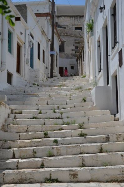 Street of Aperanthos