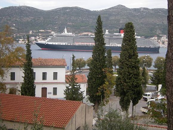 The Queen Victoria in Samos on 02.10.2010
