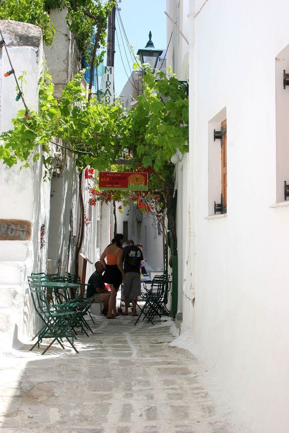 Strolling in the alleys of Chora