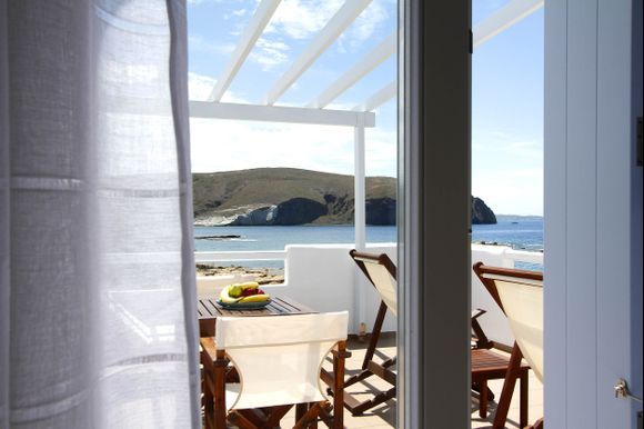 Morning view from Tania Rooms in Pollonia.
More info at https://www.greeka.com/cyclades/milos/hotels/location-pollonia/tania/