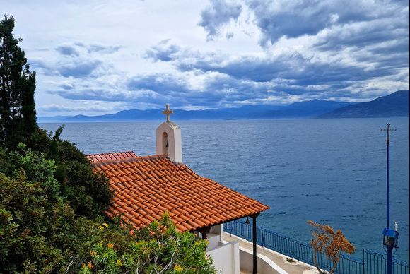 Agios Nikolaos, a chapel built with wine
