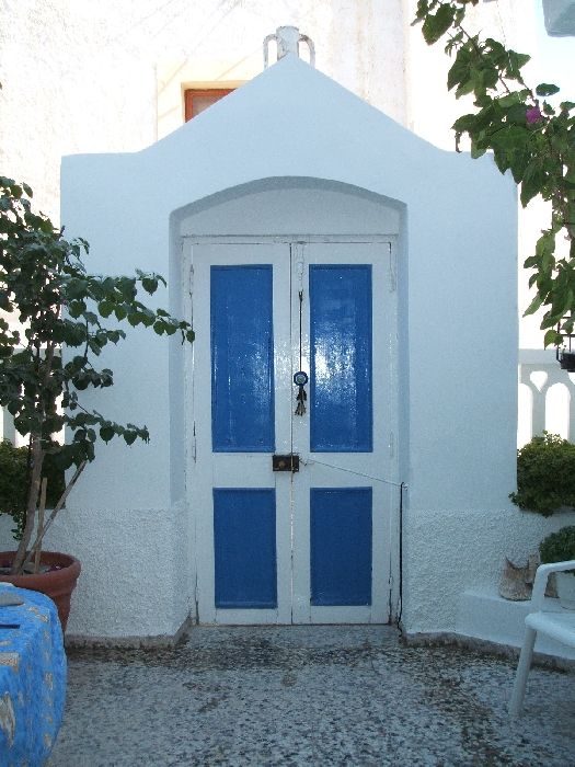 An house\'s door in Agia Marina