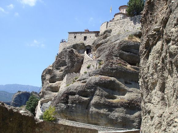 route to Varlaam monastery