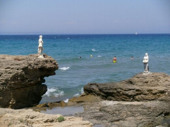 BEACH STATUE