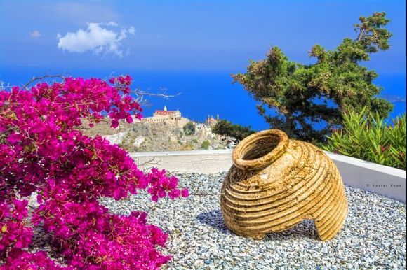 From the courtyard of Agia Paraskevi church (1600) in Alithini, one can admire the stunning view across the harbor of Syros, the church of the Resurrection of the Savior (1874), the church of Agios Georgios (1839) and the opposite islands in Cyclades!