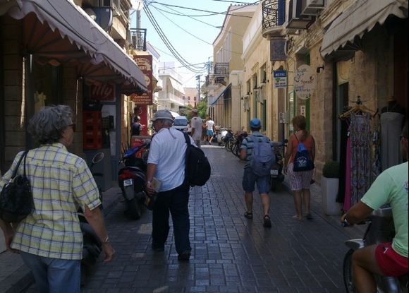 Aegian street, Aegina