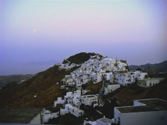 Full moon at the chora of serifos
