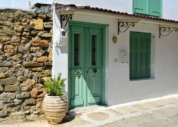 I have to admit that doors are my long-term passion. The shabbier the better. Koroni has a pretty good range on display
 
