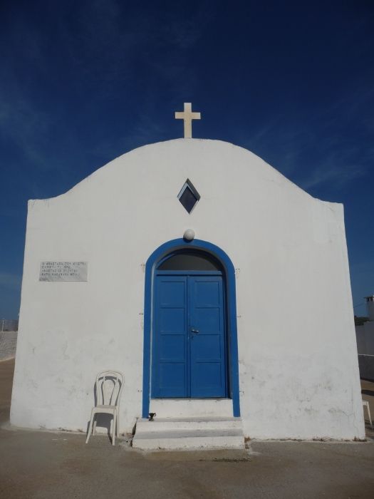 I found this church on the way between Kefalos and the south west tip of the island, we were on our way to the wild unspoilt pebble beach of Agios Theologos. Love the blue sky against the white. Feels