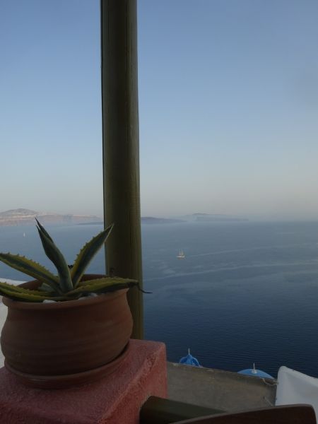 Sitting in café in Oia....