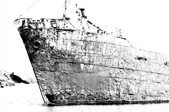 Amorgos : old boat in Liveros Bay