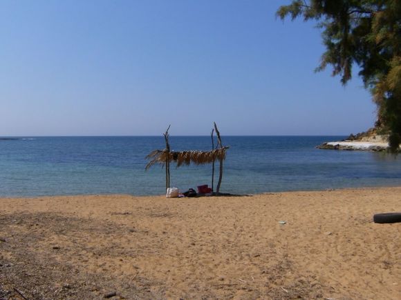 Very nice atmosphere at relaxing \crocodile\ Agios Nikolaos beach