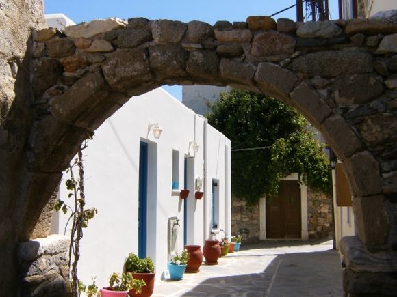 Traditional arch in Kastro