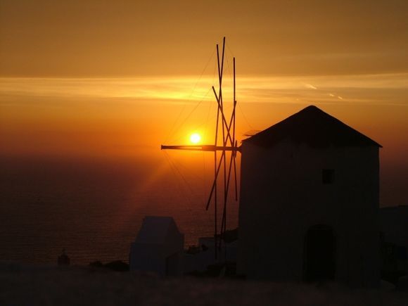 Oia, windmill sunset