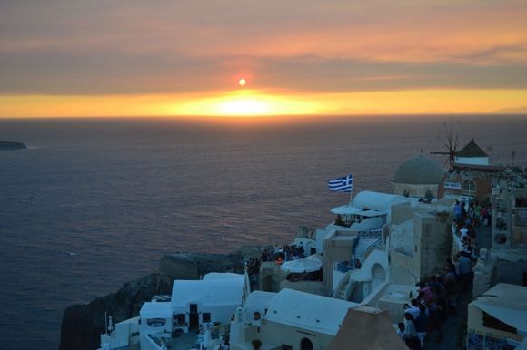 The popular romantic sunset view at Oia, Santorini