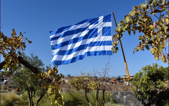 Χρόνια πολλά Ελλάδα! One of the largest Greek flags was raised up today in Santorini! 