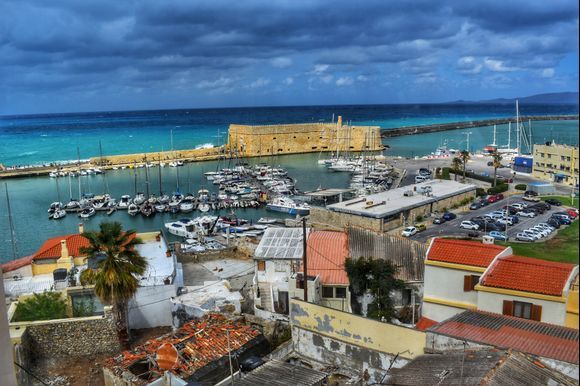 BalkanViator - Koules Castles (or previously known as Rocca a Mare, meaning  Sea Fortress) was built as a powerful fortress to protect the port of  Heraklion. However, in 1669, the Turks occupied