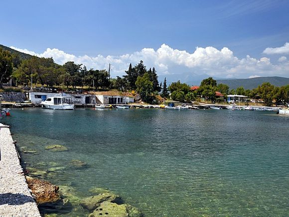 The port of Agios Andreas, near Astros