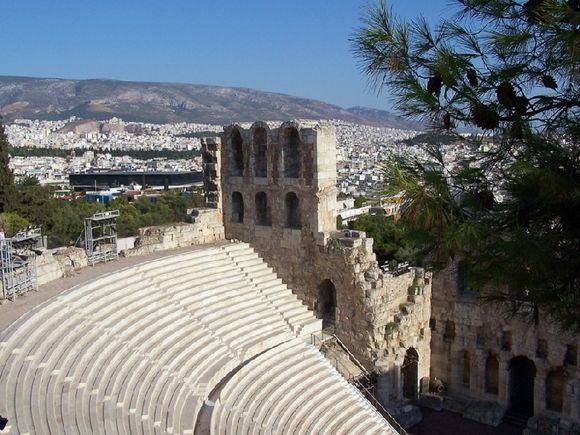 Odeon of Herodes Atticus (left side: the new Acropolis Museum)