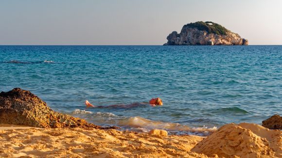 2018-09-20 - 18h.55 : Paliolinos Beach.
Hello Greekas's friends..., you come to swim with me ?