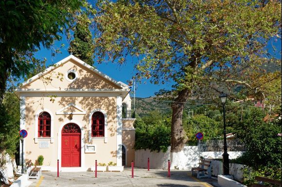 2018-09-20  -  16h.50 : Colors of Assos : The yellow and red church, green trees, and blue sky ...